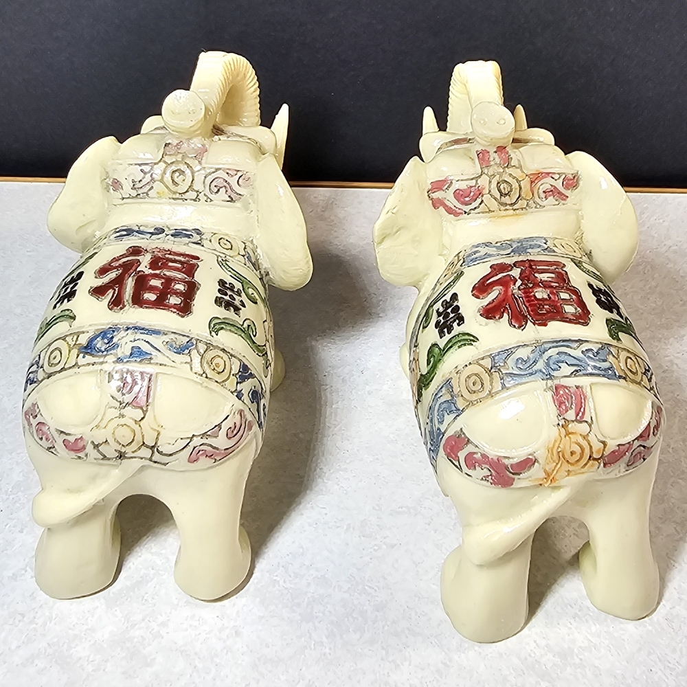 💥 SOLD 💥 Intricate Cream Elephant Figurines with Colorful Patterns - Picture 4 of 12